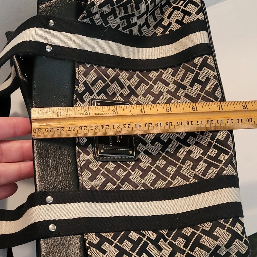 Retired Classic Tommy Hilfiger hand bag purse black and gray